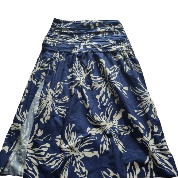Zara - Long Printed Skirt - Picture 2 of 3